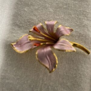 Elegant Pink and Gold Floral Brooch